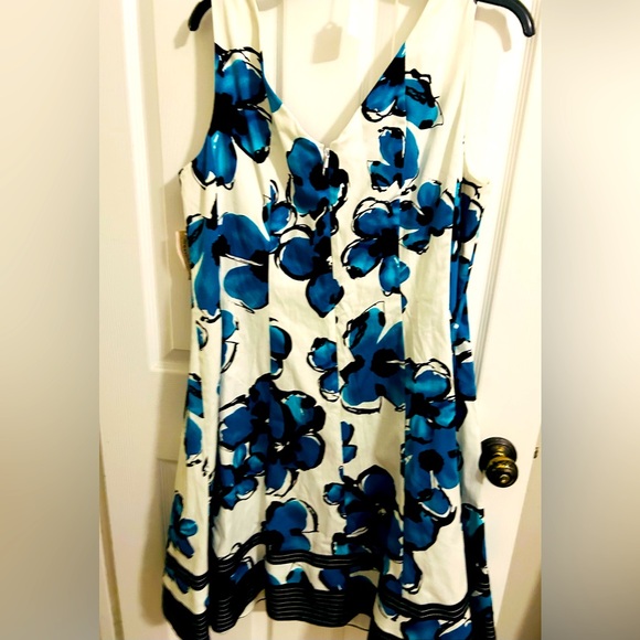 Sleeveless v neck floral print summer dress by Jones Studio NWT - Picture 1 of 6